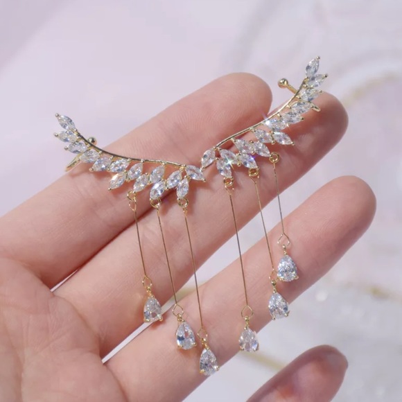 Gold plated wings tassel earrings - Picture 2 of 4